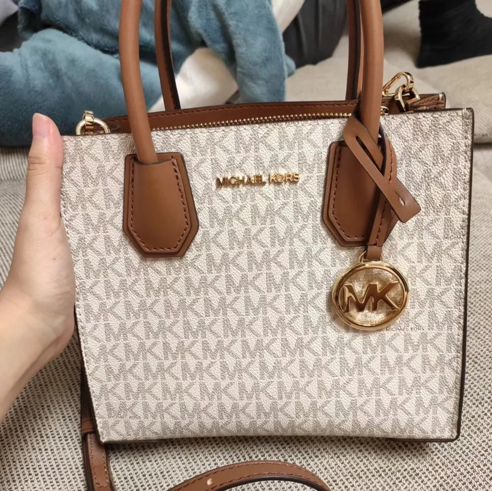 💎 Michael Kors Metal Logo Totes Silver tone hardware 💎 - Picture 1 of 5